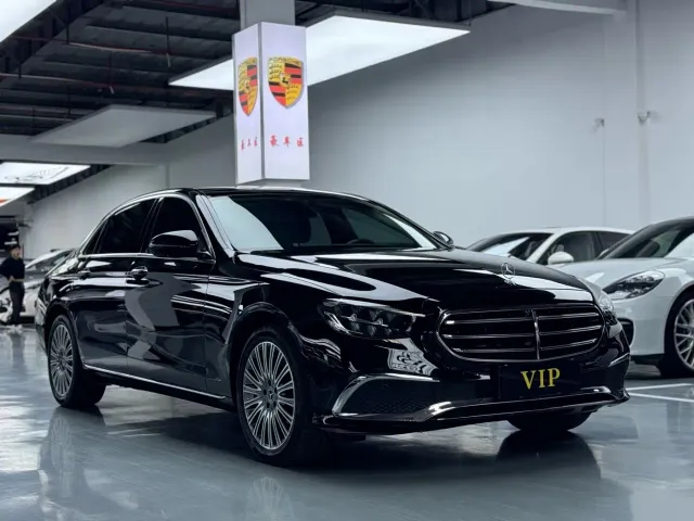 Mercedes-Benz E-Class — Фото автомобиля 3