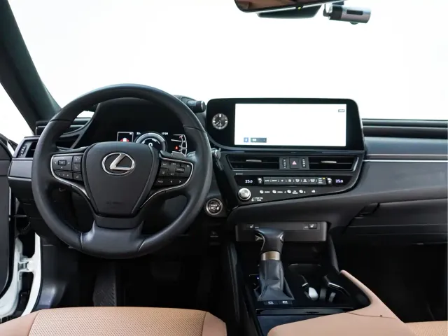 Lexus ES — Фото автомобиля 18