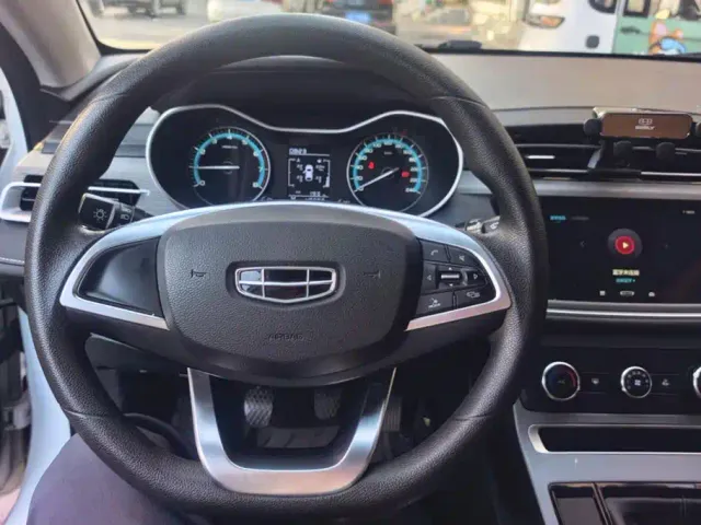Geely Emgrand — Фото автомобиля 15