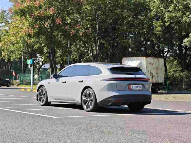 Nio ET5 Touring — Фото автомобиля 4