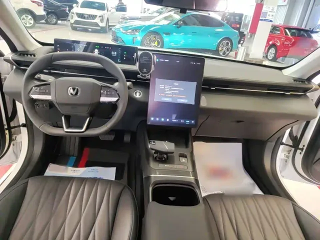 Changan Eado — Фото автомобиля 9