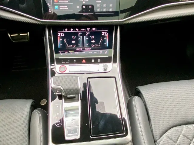 Audi SQ7 — Фото автомобиля 22