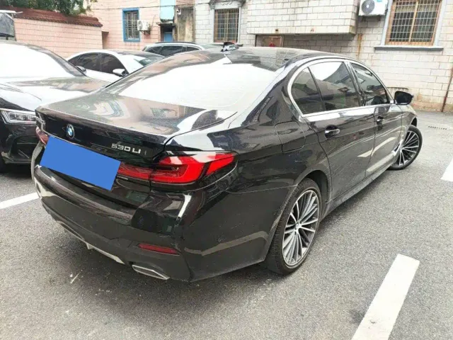 BMW 5 Series — Фото автомобиля 5
