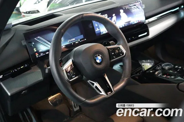 BMW 5 Series G60 — Фото автомобиля 10