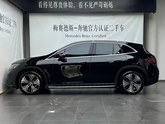 Mercedes-Benz EQE SUV — Фото автомобиля 9