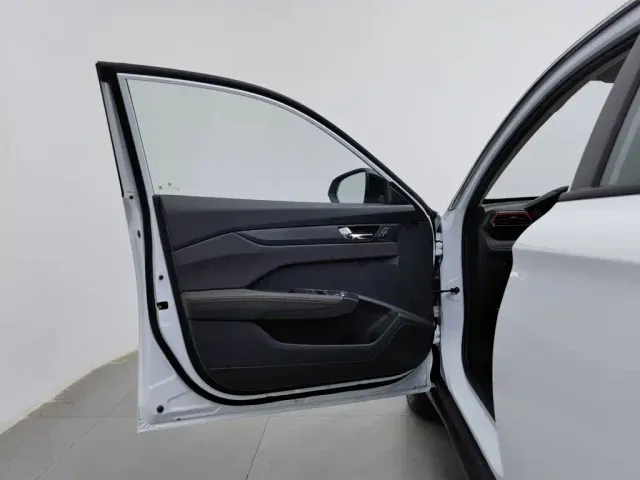 Dongfeng Yixuan — Фото автомобиля 8