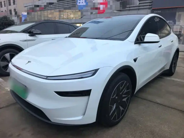 Фотография автомобиля — Tesla Model Y L
