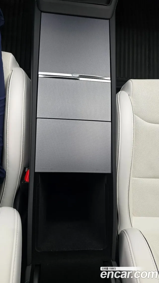 Tesla Model 3 — Фото автомобиля 9
