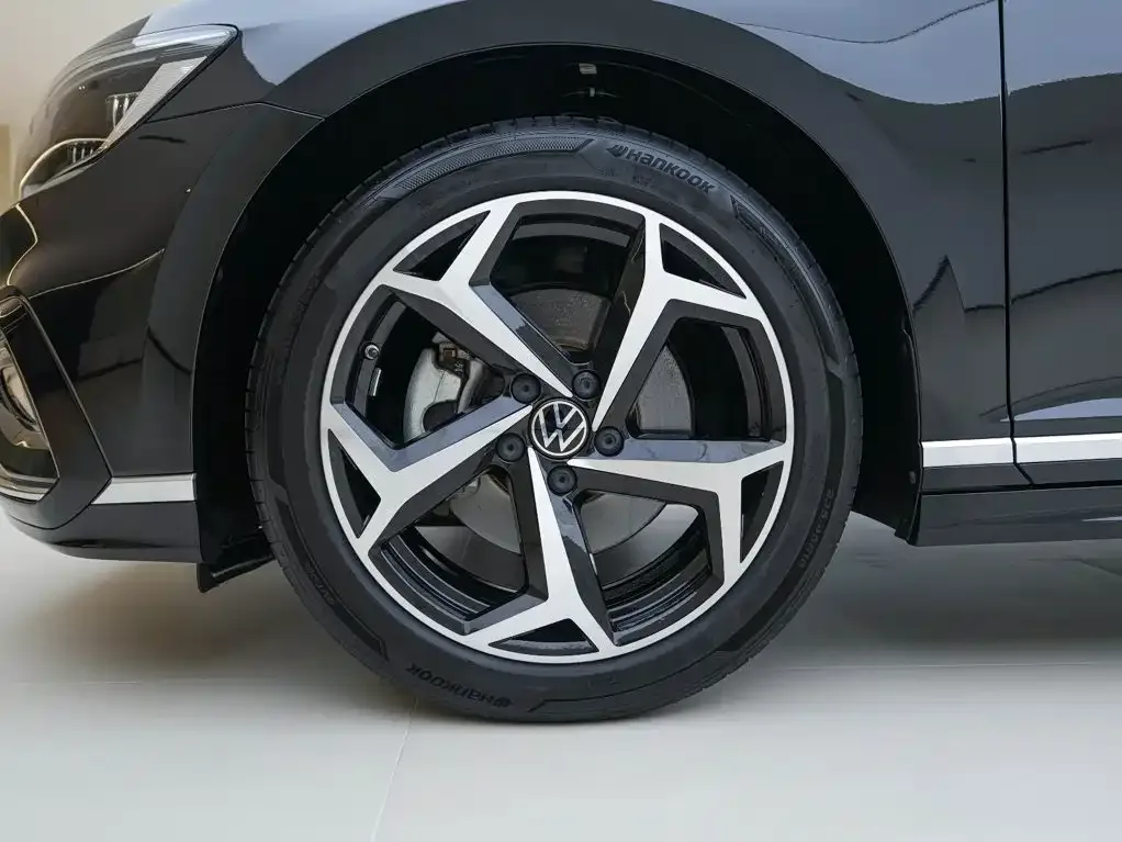 Volkswagen Magotan 2023 Model 2 Million Commemorative Edition 330TSI DSG Luxury — Фото автомобиля 11