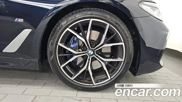 BMW 5 Series G30 — Фото автомобиля 21