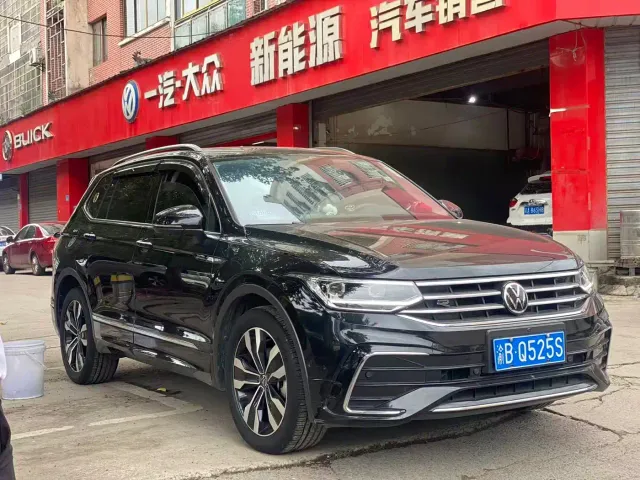 Volkswagen Tiguan L — Фото автомобиля 3