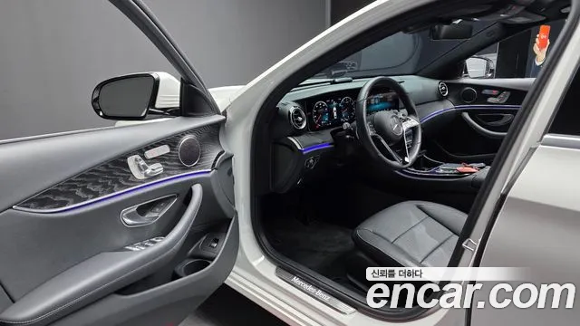 Mercedes-Benz E-Class — Фото автомобиля 9