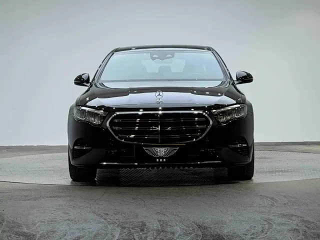 Mercedes-Benz E-Class — Фото автомобиля 2