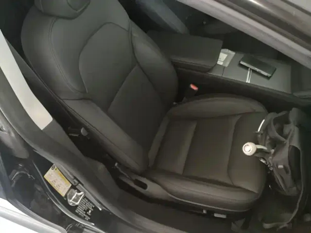 Tesla Model 3 — Фото автомобиля 24