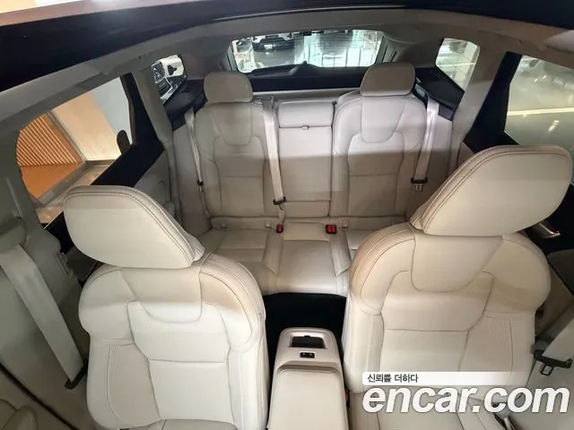 Volvo XC60 Generation 2 — Фото автомобиля 17