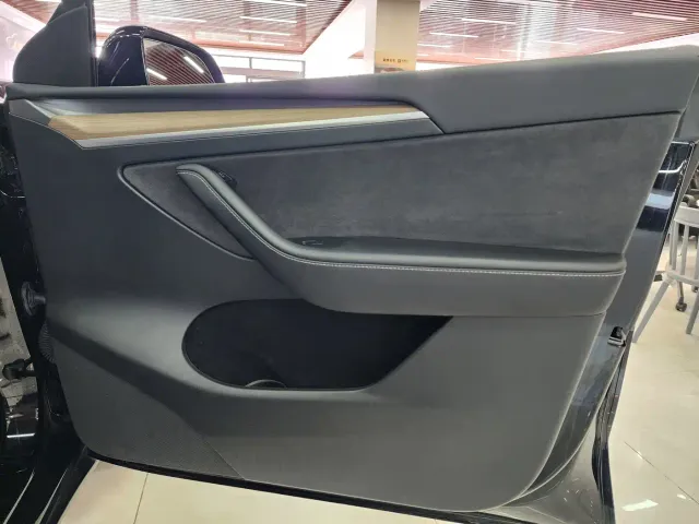 Tesla Model Y — Фото автомобиля 11