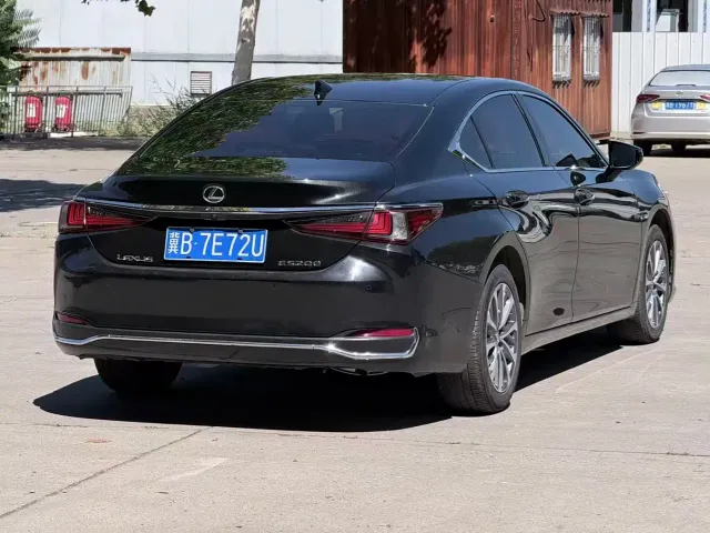 Lexus ES — Фото автомобиля 4
