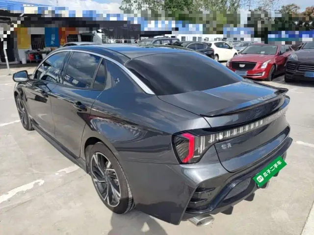 Lynk & Co 03 — Фото автомобиля 4