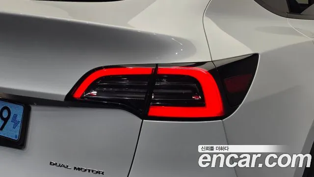 Tesla Model Y — Фото автомобиля 8