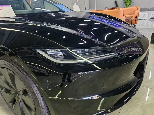 Tesla Model 3 — Фото автомобиля 13