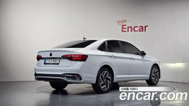 Volkswagen Jetta — Фото автомобиля 2