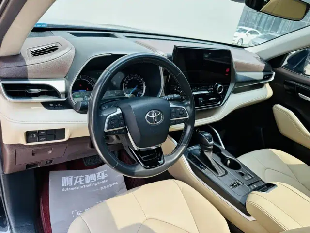 Toyota Highlander — Фото автомобиля 9