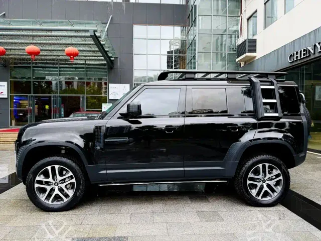 Land Rover Defender — Фото автомобиля 5