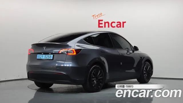 Tesla Model Y — Фото автомобиля 2