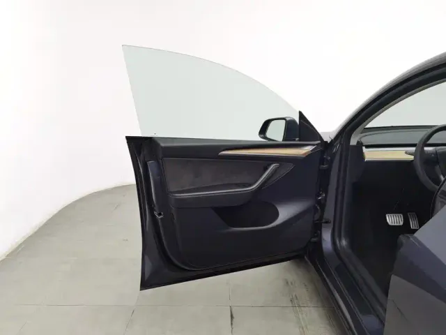 Tesla Model Y 2021 Performance High-Performance AWD — Фото автомобиля 8