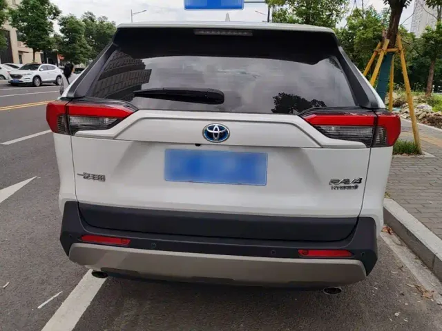 Toyota RAV4 — Фото автомобиля 5