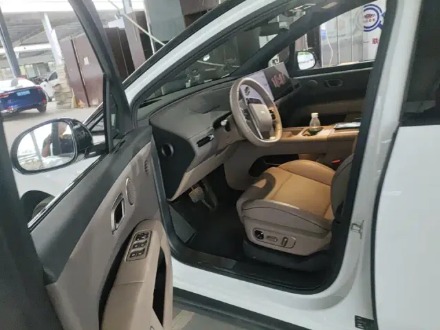 Li Auto i6 — Фото автомобиля 13