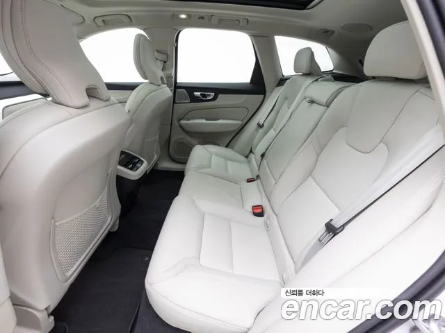 Вольво XC60 — Фото автомобиля 11