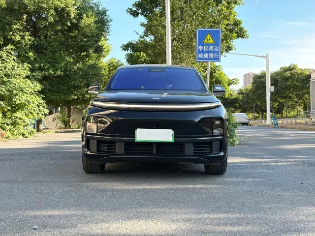 Li Auto L7 — Фото автомобиля 2