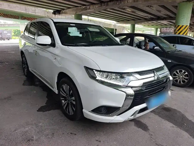 Mitsubishi Outlander — Фото автомобиля 3