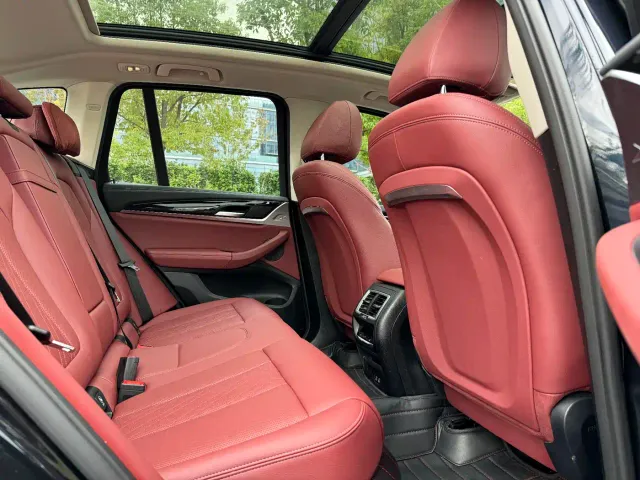 BMW iX3 — Фото автомобиля 11