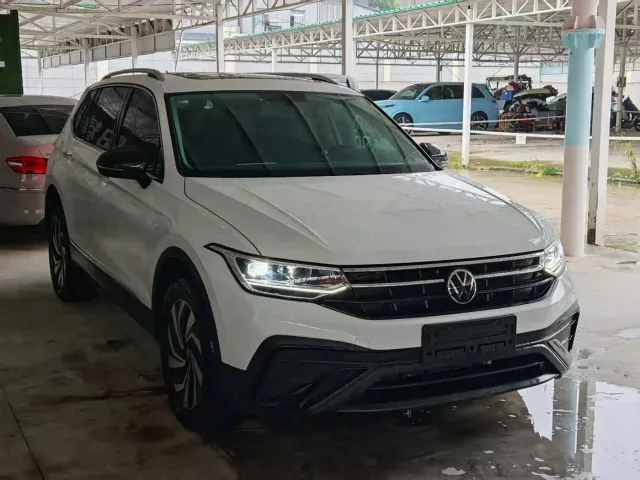 Volkswagen Tiguan L — Фото автомобиля 3