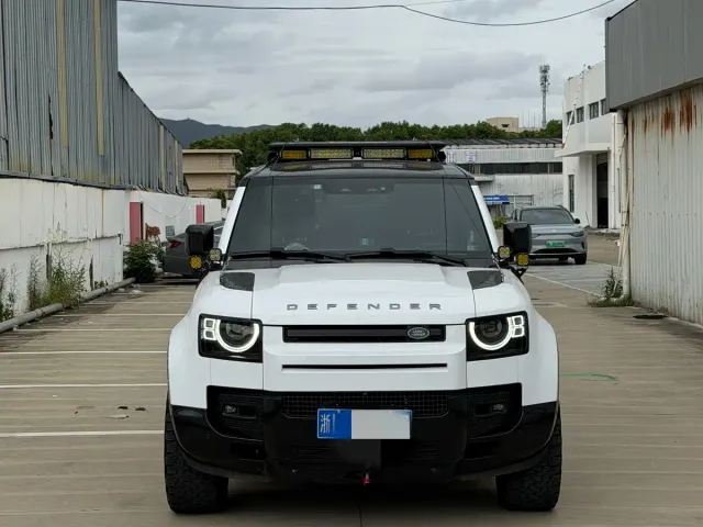 Land Rover Defender — Фото автомобиля 2