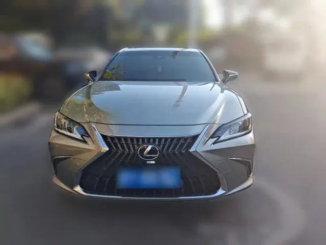 Lexus ES — Фото автомобиля 2