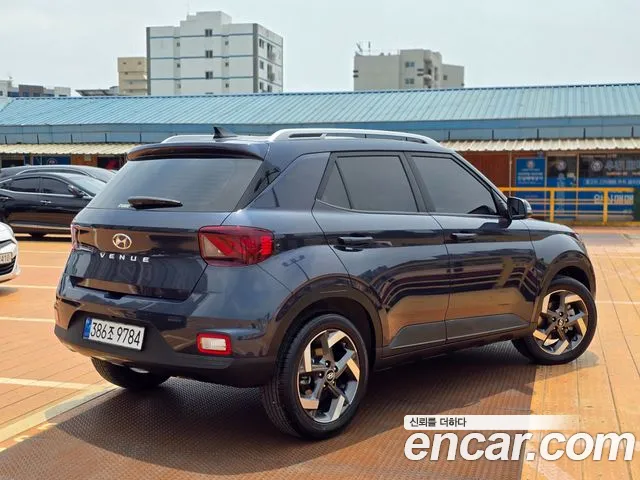 Hyundai Venue — Фото автомобиля 2