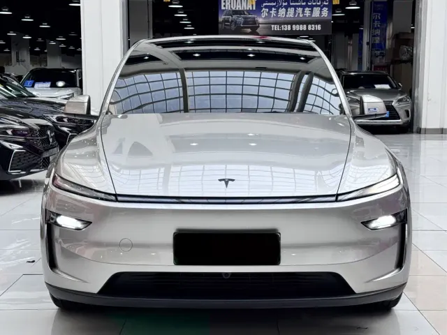 Tesla Model Y L — Фото автомобиля 2