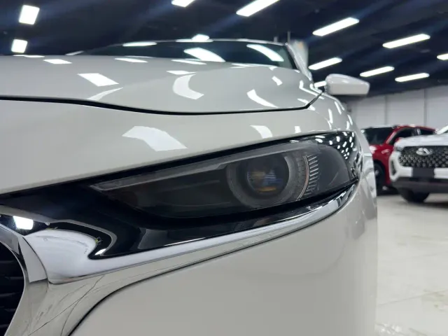 Mazda Axela — Фото автомобиля 7