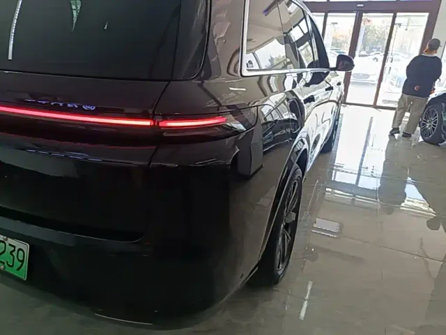 Li Auto L8 — Фото автомобиля 7