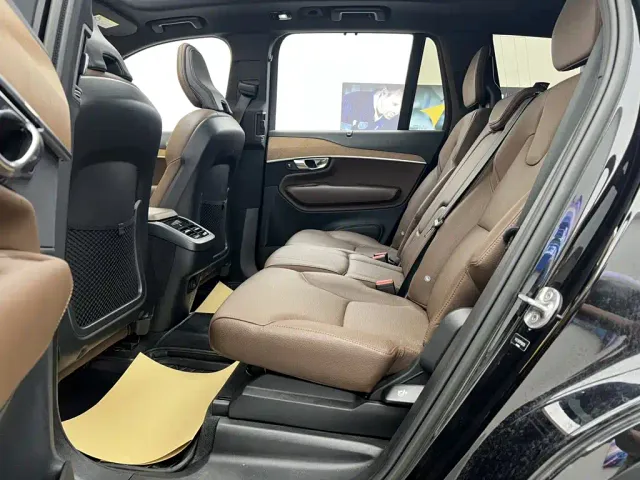 Volvo XC90 — Фото автомобиля 11