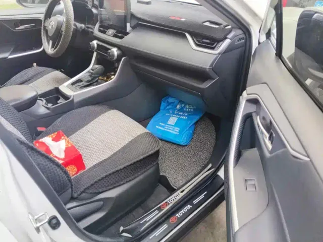 Toyota RAV4 — Фото автомобиля 13