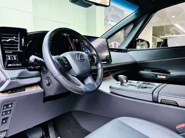 Lexus LM — Фото автомобиля 8