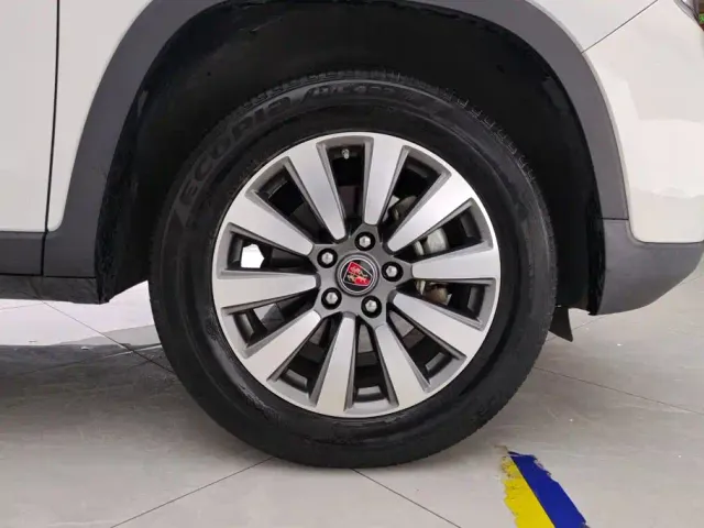 Roewe RX8 — Фото автомобиля 6