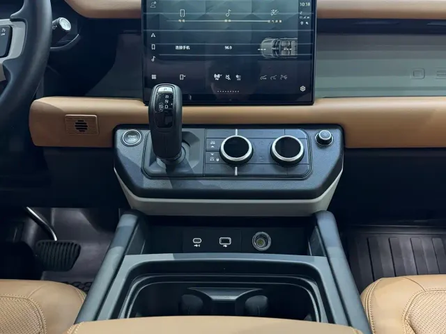 Land Rover Defender — Фото автомобиля 17