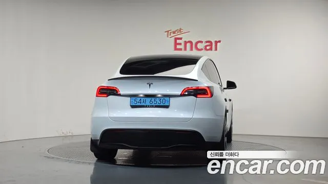 Tesla Model Y — Фото автомобиля 4