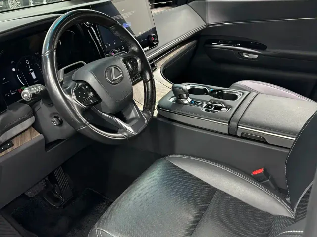 Lexus LM — Фото автомобиля 8