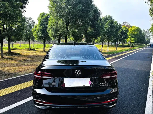 Volkswagen Lavida — Фото автомобиля 5